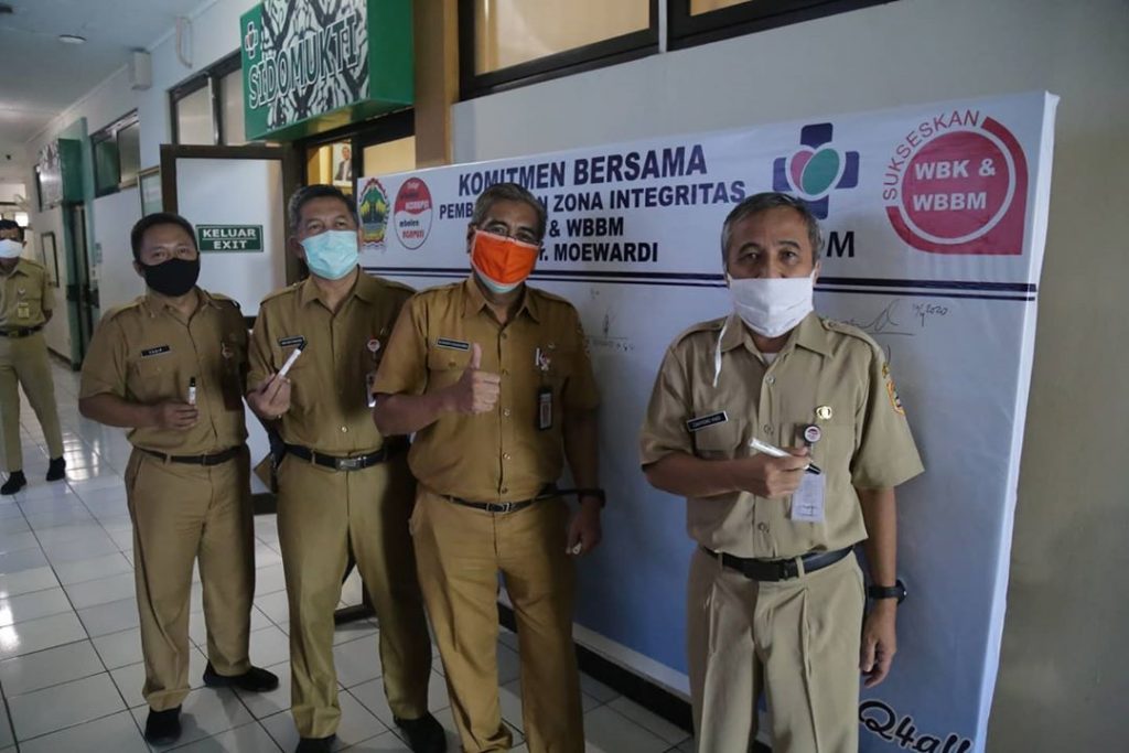 Direksi beserta jajarannya serta Civitas Hospitalia RSUD Dr. Moewardi memiliki komitmen menjadi bagian dari perubahan