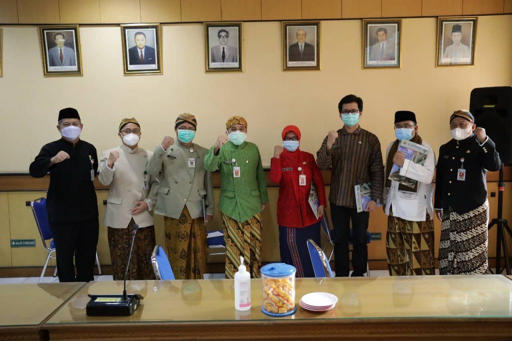 Penyerahan 5 SK Pengangkatan Kepala Instalasi dan Ketua KSM TMT RSUD Dr. Moewardi
