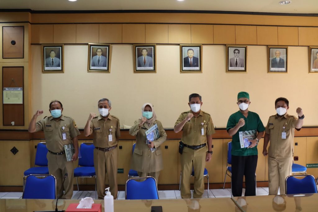 Penyerahan SK Penunjukan Kepala Instalasi di RSUD Dr. Moewardi