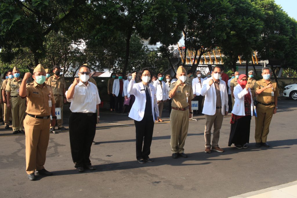 Penyerahan Surat Keputusan Direktur RSUD Dr. Moewardi