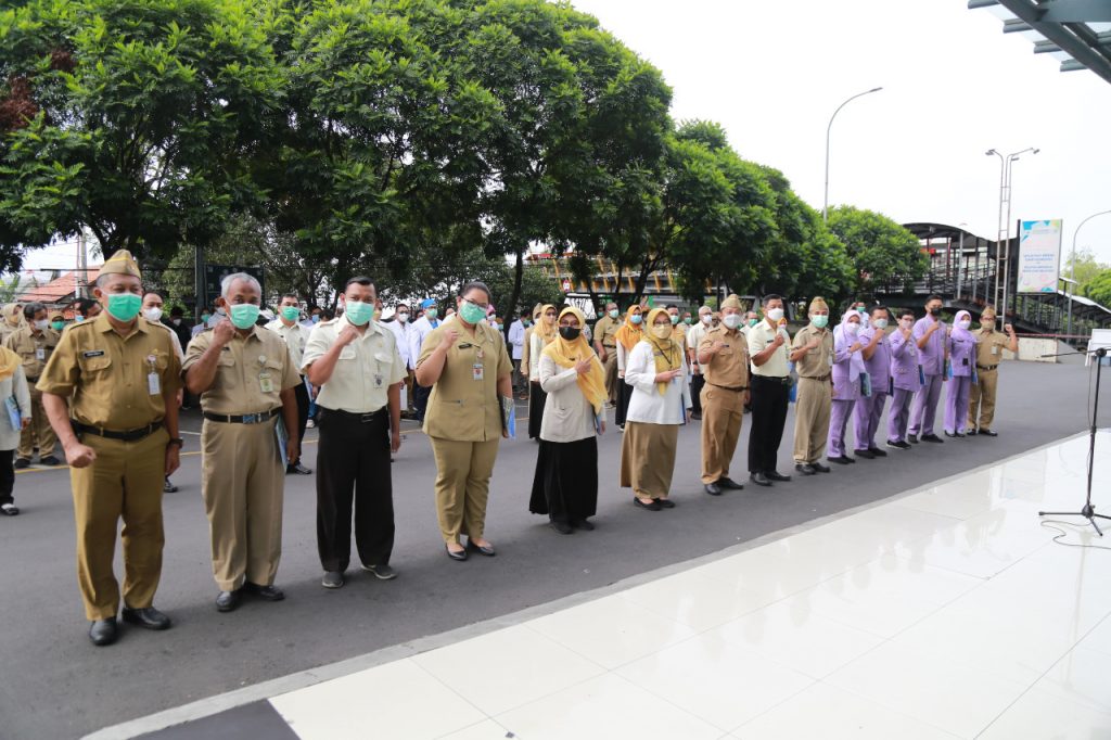 Penyerahan 12 SK Penetapan Pengurus Komite Keperawatan Periode 2021-2024 & 19 SK Penunjukan Komite Tenaga Kesehatan Lainnya Periode 2021-2024