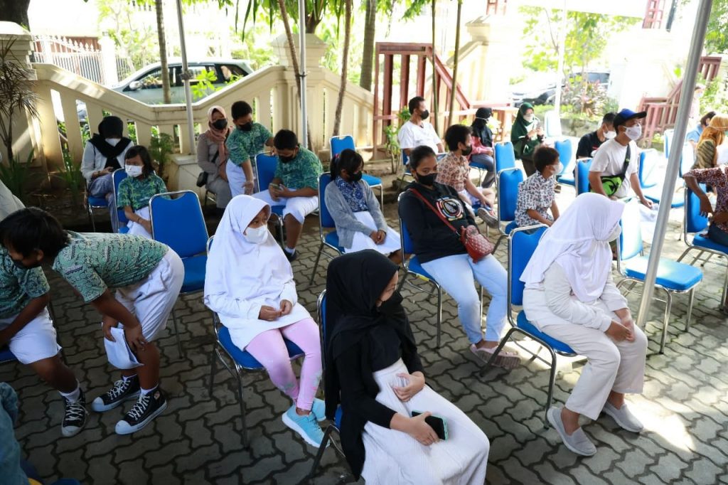 Pelayanan Vaksinasi COVID-19 untuk Anak Usia 6-11 Tahun di RSUD Dr. Moewardi