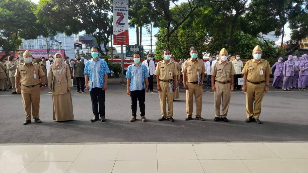 Bantuan Dana Pendidikan Dari Gubernur Jawa Tengah Kepada Putra-Putri Civitas Hospitalia RSUD Dr. Moewardi