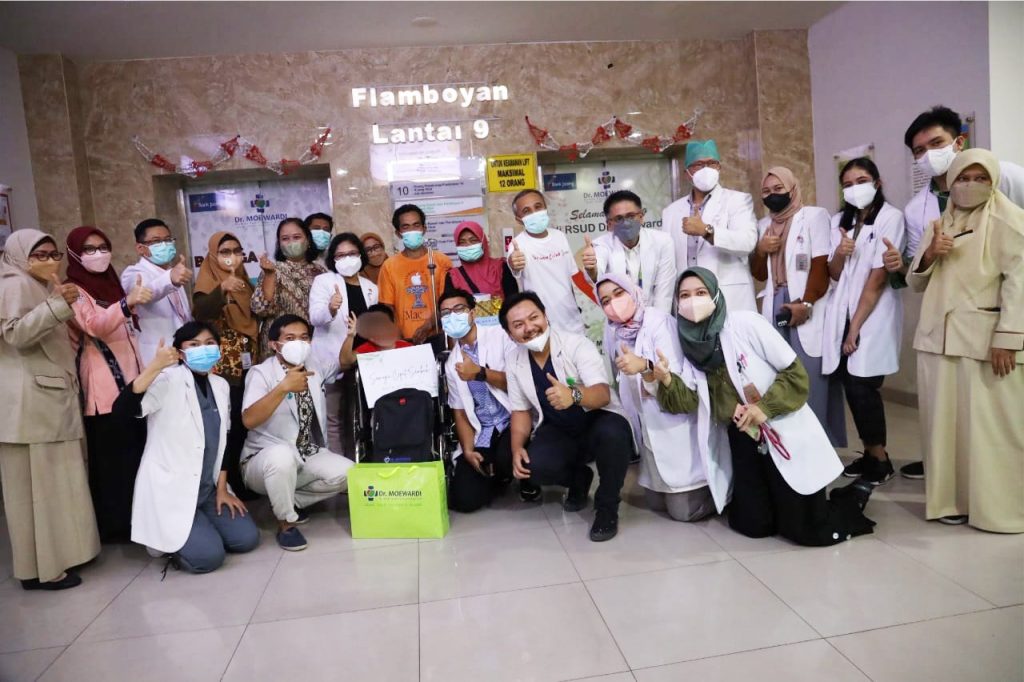 Berhasil Angkat Pseudotumor Pasien Hemofilia A dengan Inhibitor, RSUD Dr. Moewardi Lepas Kepulangan Pasien
