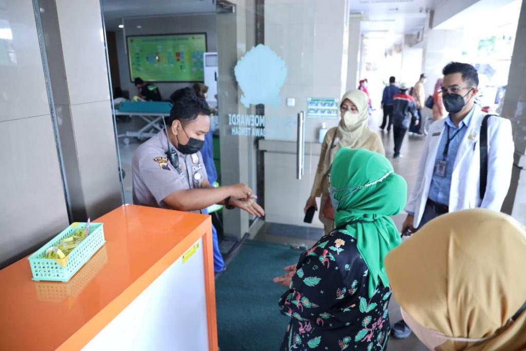 Survei Akreditasi RSUD Dr. Moewardi oleh LARS DHP