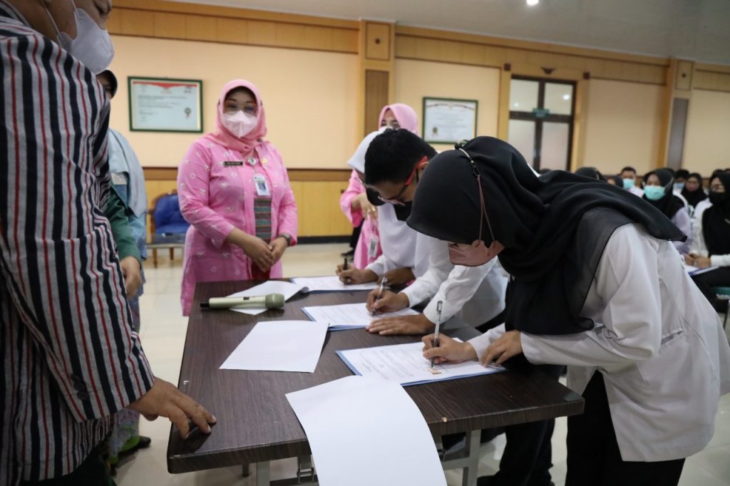 Penyerahan SK Pegawai BLUD RSUD Dr. Moewardi Tahun 2022