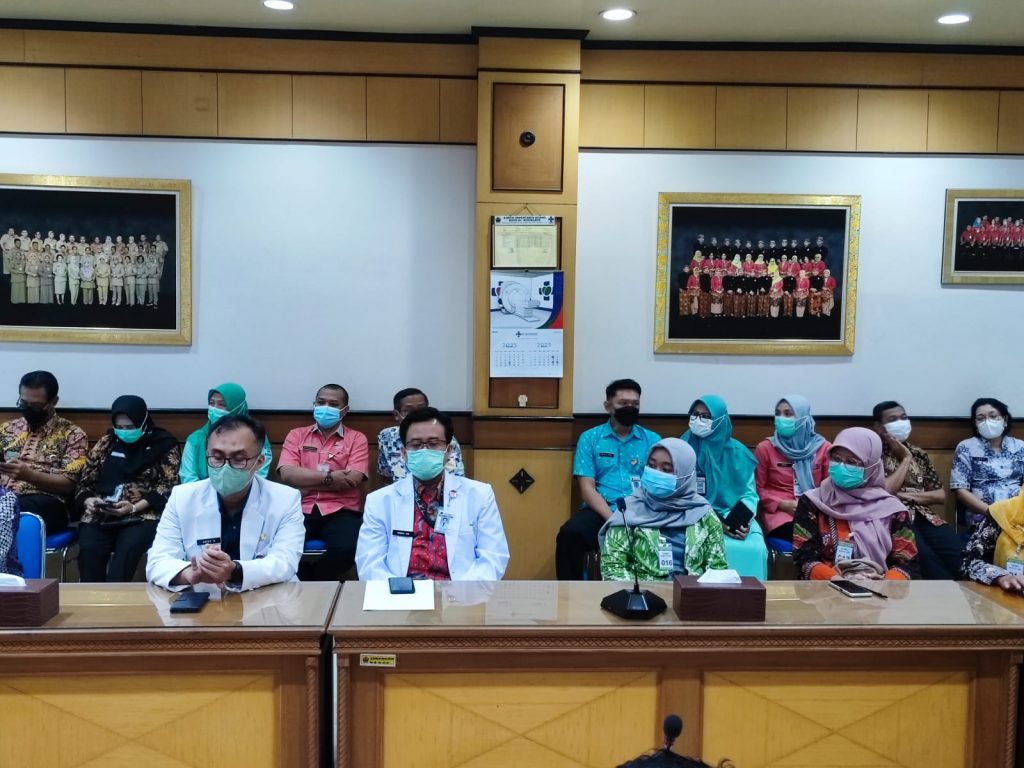 Studi Banding RSUD Suradadi Kab. Tegal dan RSUD Panembahan Senopati Kab. Bantul di RSUD Dr. Moewardi
