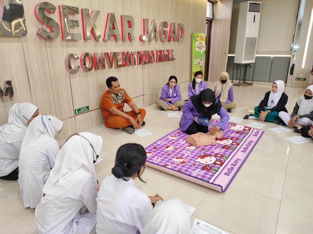 Pra Pendidikan (Pradik) Mahasiswa Penunjang atau Nakesla (Tenaga Kesehatan Lain) di RSUD Dr. Moewardi
