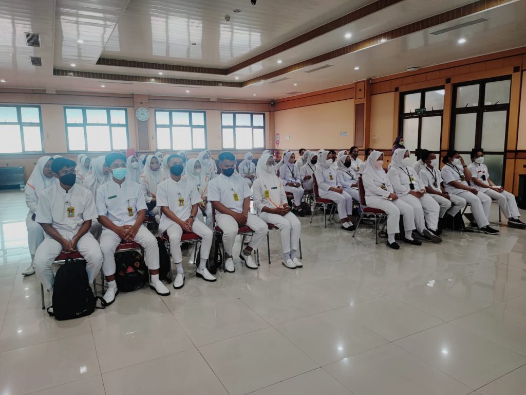 Pra Pendidikan Mahasiswa Keperawatan di RSUD Dr. Moewardi