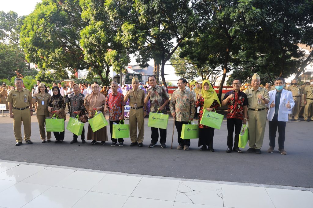 Pelepasan Pegawai Negeri Sipil Purna Tugas RSUD Dr. Moewardi TMT 1 April 2024 s.d 1 Juni 2024