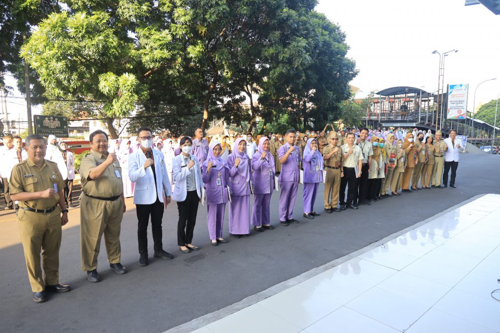 Penyerahan SK Agen Perubahan Kepada 16 Pegawai RSUD Dr. Moewardi