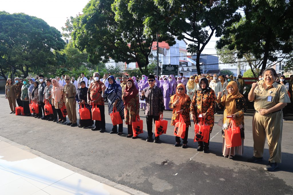 Pelepasan PNS Purna Tugas Periode 1 Juli s.d 1 September 2024 di RSUD Dr. Moewardi