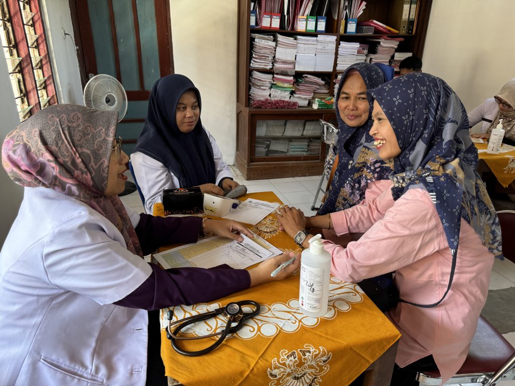 RSUD Dr. Moewardi Melaksanakan Penyuluhan & Skrining Kesehatan Bersama GMNI & Puskesmas Tawangsari