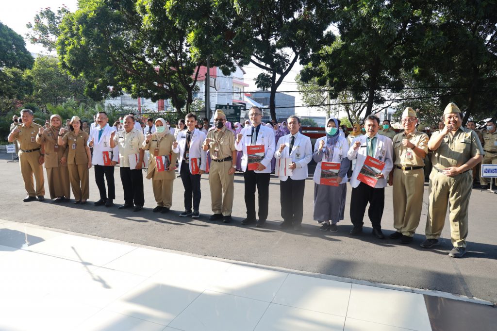 Penyerahan SK Penunjukan Ketua KSM dan Kepala Instalasi RSUD Dr. Moewardi