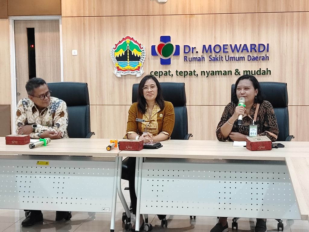 Studi Banding RSUD H. Abdurrahman Sayoeti Jambi dan RSUD dr. Slamet Martodirjo Pamekasan