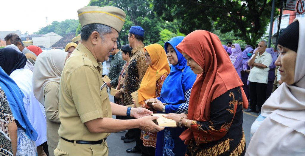 Pelepasan Resmi PNS RSUD Dr. Moewardi Purna Tugas TMT 1 Januari s.d 1 April 2025